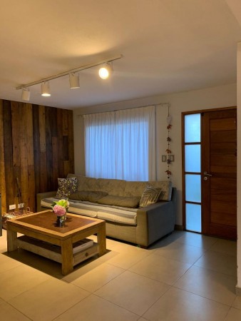 CASA EN VENTA - GRANJA DE FUNES