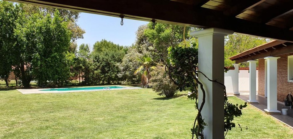 VENDO CASA EN COUNTRY LA HERRADURA 