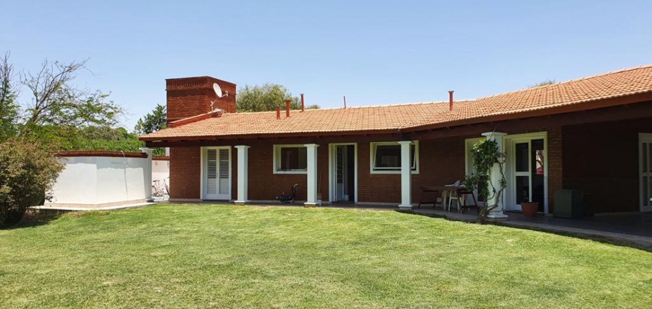 VENDO CASA EN COUNTRY LA HERRADURA 