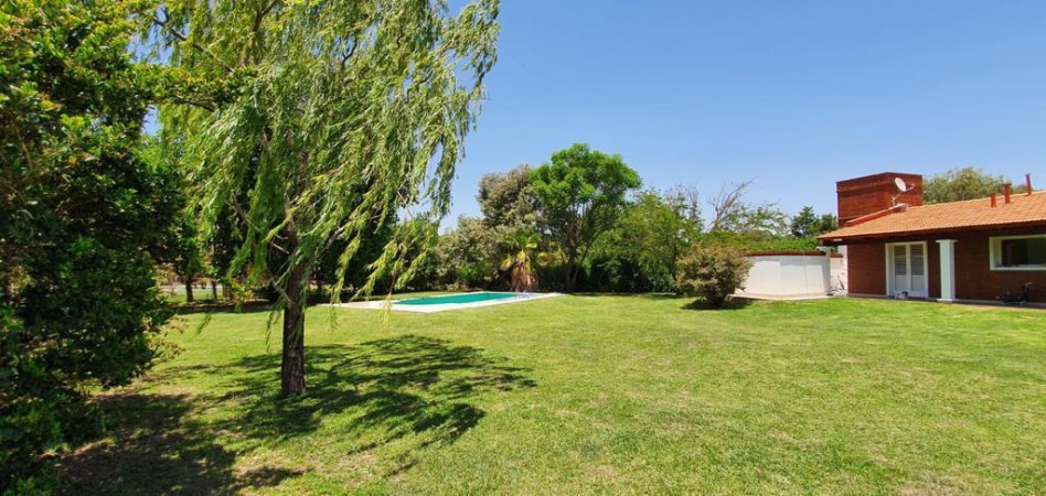 VENDO CASA EN COUNTRY LA HERRADURA 