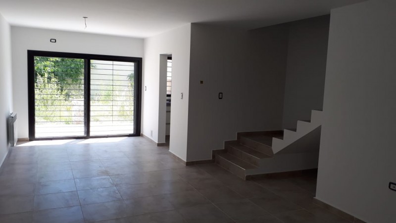 DÚPLEX A LA VENTA EN NUEVA URCA